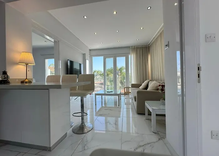 Lumiere Retreat 2 アパート *